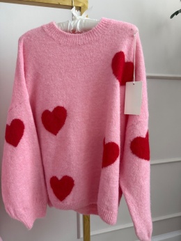 Miękki sweter w serca róż