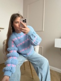 Sweter oversize błękitny w serca