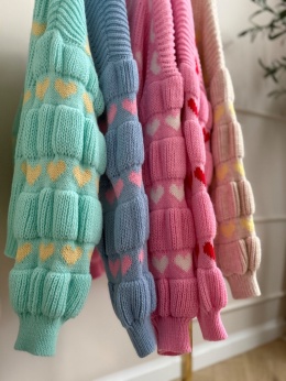 Sweter oversize błękitny w serca